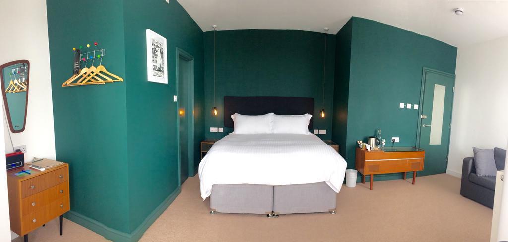 Bed and Breakfast The Blue Door à New Quay Extérieur photo