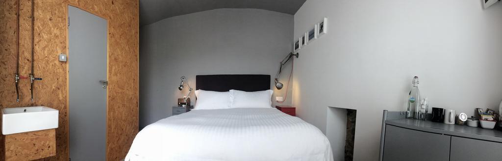 Bed and Breakfast The Blue Door à New Quay Extérieur photo